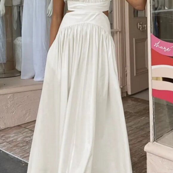 NEW White Maxi Dress with Pockets & Back cut out - Picture 3 of 5